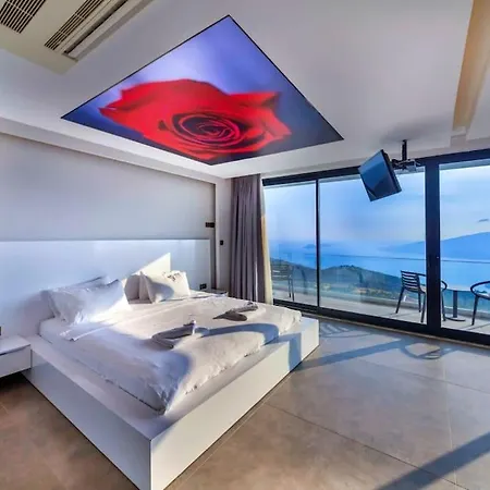 Deniz Manzarali Lueks Ayyildiz Villa *